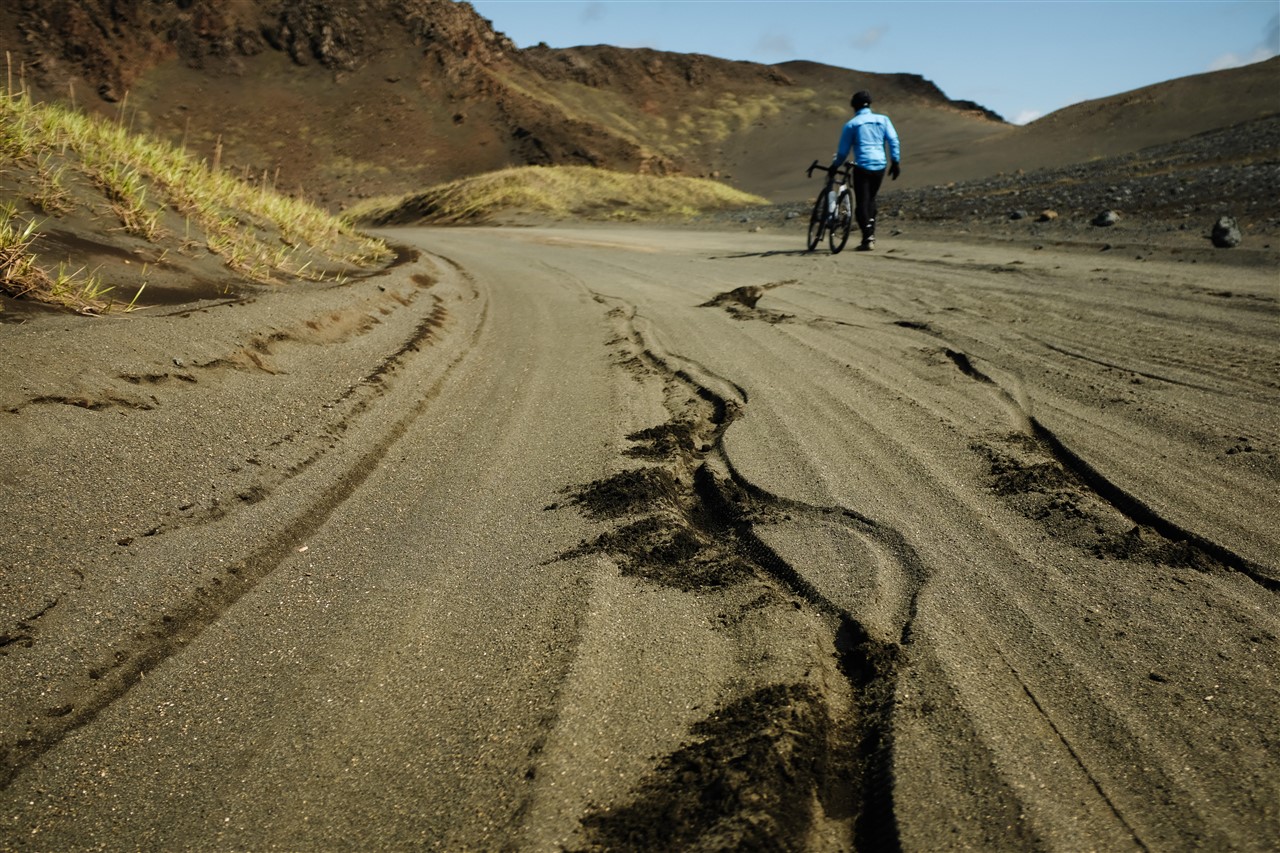 https://icebikeadventures.com/wp-content/uploads/2023/02/Gravel-roads-in-Iceland-are-not-always-hard-packed.jpg
