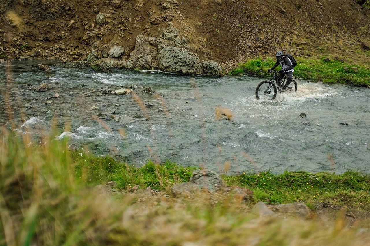 https://icebikeadventures.com/wp-content/uploads/2023/02/Pedaling-across-a-hot-river-on-an-analog-bike-1280-x-853.jpg